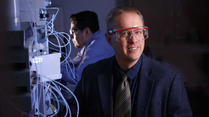 Nebraska chemist David Hage is helping design a new COVID-19 antibody test through collaboration with the company ni2o Inc. He is developing the test using previously patented research in rapid affinity chromatography, which separates compounds from complex samples, making them easier to detect.